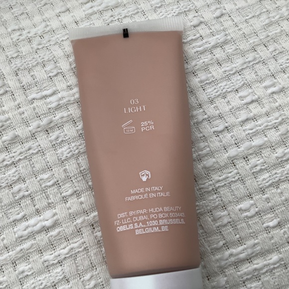 Glowish Skin Tint-foundation - Picture 6 of 7